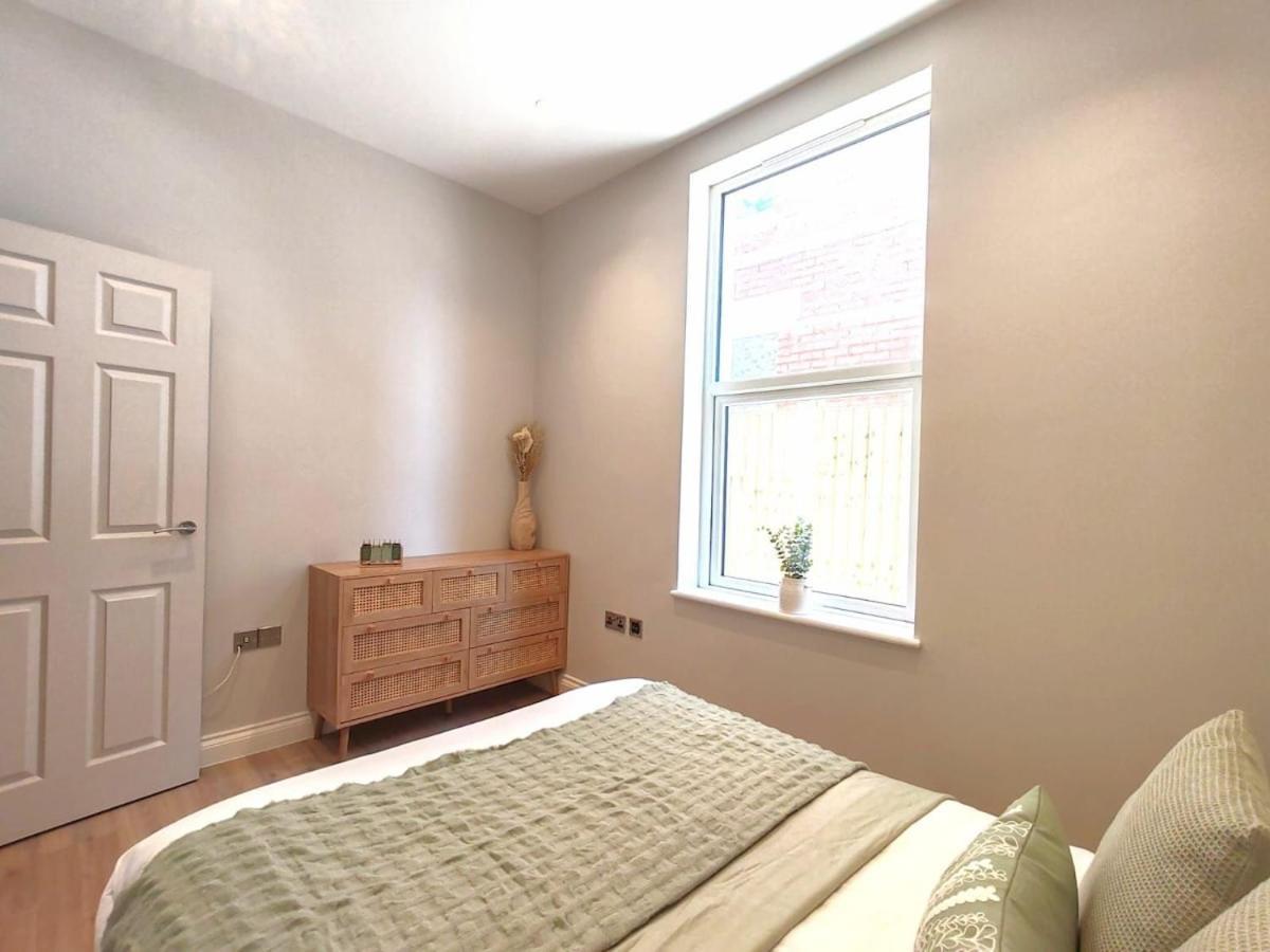 Stunning Modern Apartment Sleeps 4 - 6 Min Walk From Golden Beaches-Free Parking Bournemouth Dış mekan fotoğraf
