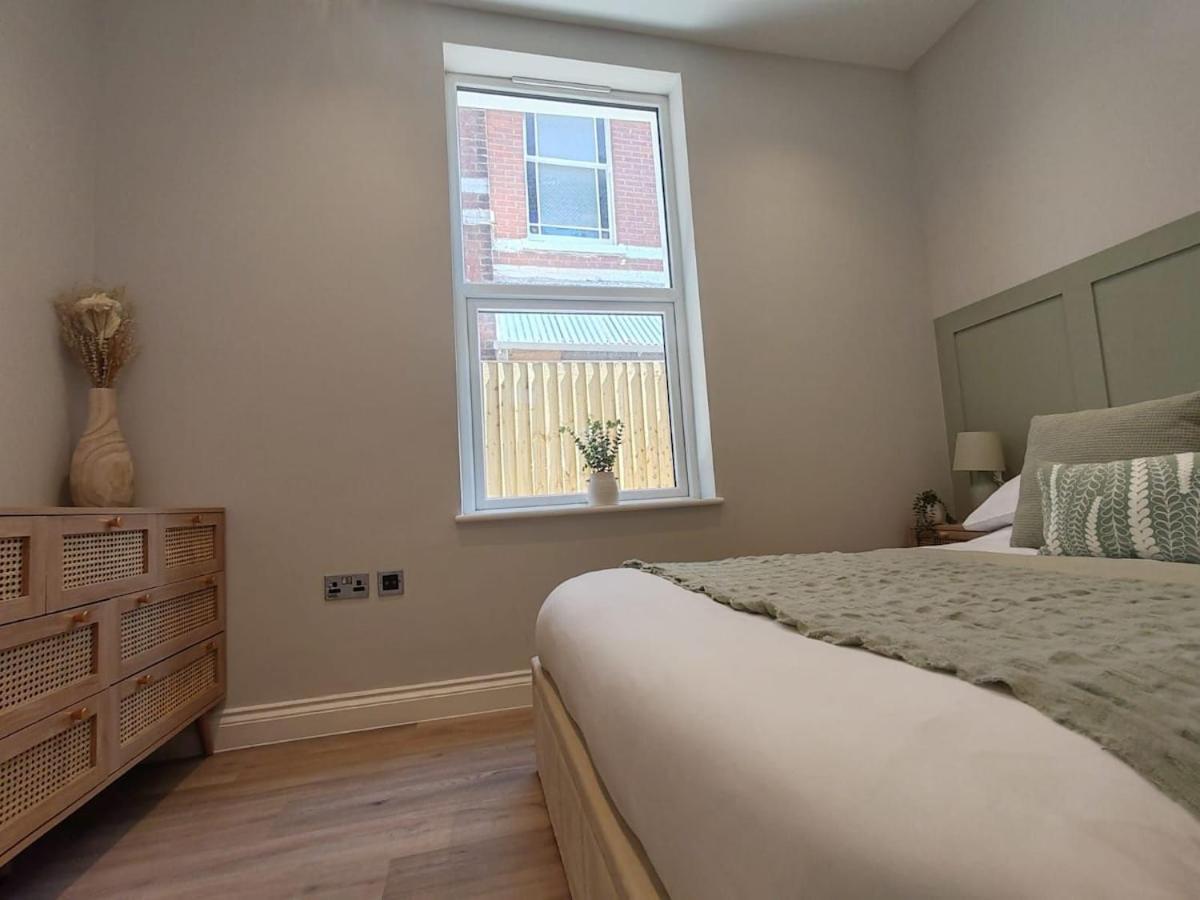 Stunning Modern Apartment Sleeps 4 - 6 Min Walk From Golden Beaches-Free Parking Bournemouth Dış mekan fotoğraf