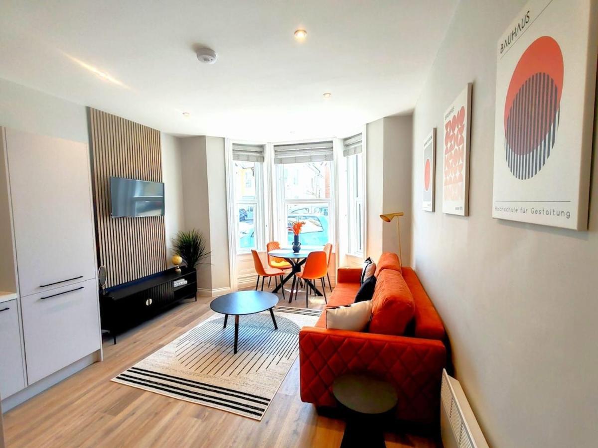 Stunning Modern Apartment Sleeps 4 - 6 Min Walk From Golden Beaches-Free Parking Bournemouth Dış mekan fotoğraf