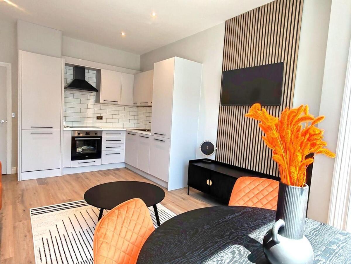 Stunning Modern Apartment Sleeps 4 - 6 Min Walk From Golden Beaches-Free Parking Bournemouth Dış mekan fotoğraf